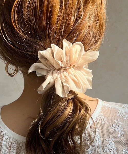 Lattice(Lattice)の「【オケージョン】【WEB限定】シフォンバレッタ(バレッタ/ヘアクリップ・レディース・ブラック/ベージュ・FREE)」の2枚目の写真