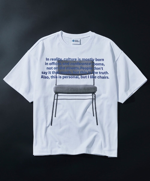 WHO'S WHO gallery（フーズフーギャラリー）の「OS OFFICE CHAIR TEE（Tシャツ/カットソー・メンズ・ブラック/ホワイト・M/L）」の2枚目の写真