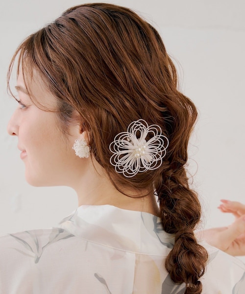 Lattice(Lattice)の「【浴衣におすすめ】お花水引きクリップ(バレッタ/ヘアクリップ・レディース・ホワイト/ピンク/ブルー/ブラック・FREE)」の1枚目の写真