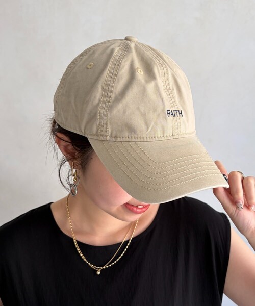 Chez toi(シェトワ)の「BACK刺繍FAITHキャップ(帽子・レディース・ホワイト/ネイビー/ベージュ・FREE)」の2枚目の写真