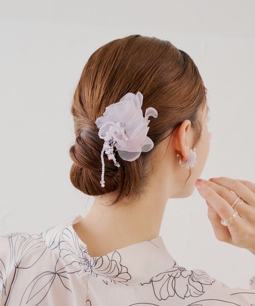 Lattice（Lattice）の「【浴衣におすすめ】フラワーコーム（その他ヘアアクセサリー・レディース・グレー/アイボリー/パープル・FREE）」の3枚目の写真