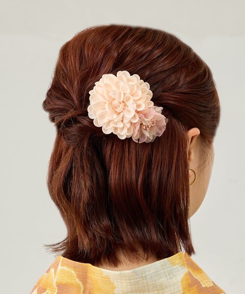Lattice(Lattice)の「【浴衣におすすめ】お花クリップ(バレッタ/ヘアクリップ・レディース・グレー/ピンク/アイボリー・FREE)」の3枚目の写真