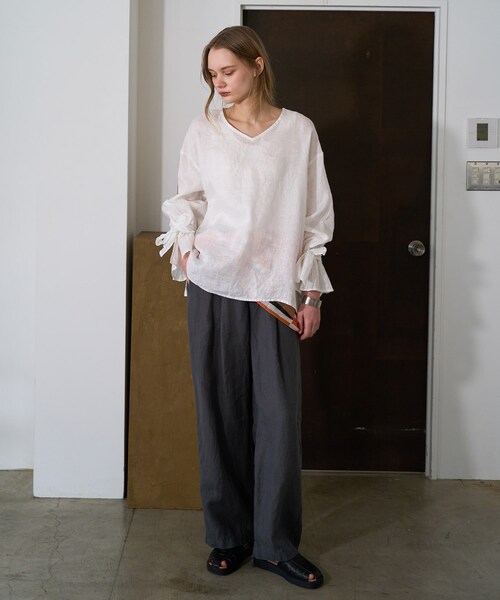 RNA-N（アールエヌエーエヌ）の「R4472 フレンチリネンワイドストレートパンツ（パンツ・レディース・チャコールグレー/ラセットブラウン/ダークパープル）」の13枚目の写真