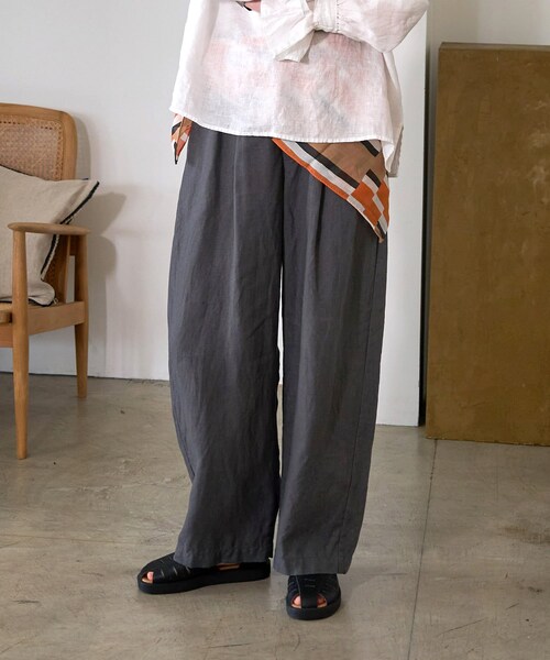 RNA-N（アールエヌエーエヌ）の「R4472 フレンチリネンワイドストレートパンツ（パンツ・レディース・チャコールグレー/ラセットブラウン/ダークパープル）」の14枚目の写真
