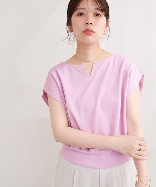 natural couture（ナチュラルクチュール）の「きれいめポンチキーネックTOPS（Tシャツ/カットソー・レディース・オフホワイト/ブラック/ピンク/サックスブルー・FREE）」の4枚目の写真