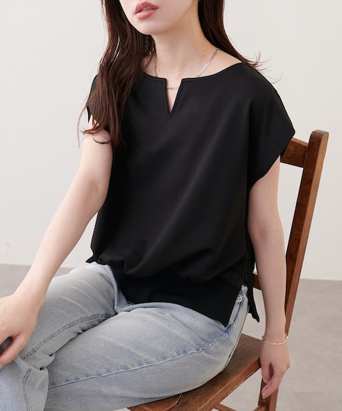 natural couture（ナチュラルクチュール）の「きれいめポンチキーネックTOPS（Tシャツ/カットソー・レディース・オフホワイト/ブラック/ピンク/サックスブルー・FREE）」の2枚目の写真