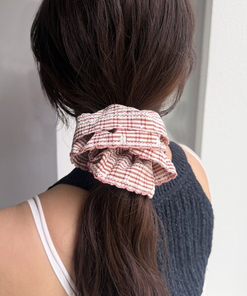 Lattice(Lattice)の「チェック柄刺繡入りシュシュ(シュシュ・レディース・ブラック/イエロー/ブルー/レッド・FREE)」の4枚目の写真