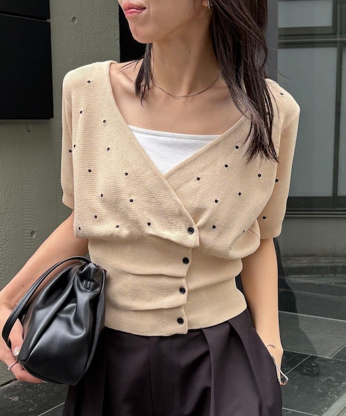 CAPRICIEUX LE'MAGE（カプリシューレマージュ）の「ドットフリルボタンニット（Tシャツ/カットソー・レディース・グレー/ブラック/ベージュ・F）」の3枚目の写真