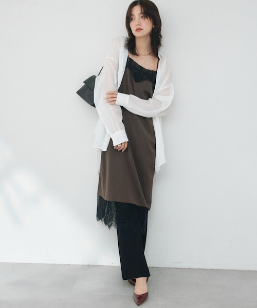 RIVE DROITE(リヴドロワ)の「予約【手洗い可/長さ調整可/トレンド感◎】レーストリムキャミワンピース / 8月上旬お届け予定(ワンピース・レディース・ブラウン/オフホワイト/ブラック・F)」の1枚目の写真
