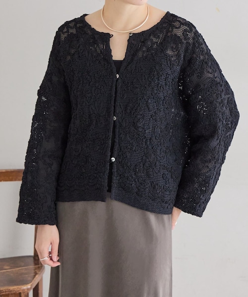 BEARDSLEY(ビアズリー)の「エンブロイダリーノーカラーカーデ(ノーカラージャケット・レディース・アイボリー/ブラック・F)」の2枚目の写真