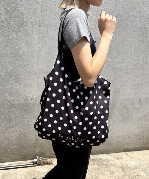 Lattice(Lattice)の「【落書きアイテム】リバーシブルトートバッグ(バッグ・レディース・アイボリー/ブラック・FREE)」の2枚目の写真