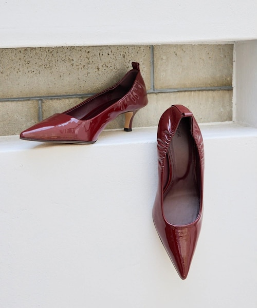 Whim Gazette(ウィムガゼット)の「<WEB限定サイズあり>【Hoaw.】ギャザーエナメルパンプス(パンプス・レディース・ボルドー/ブラック・38/36/39/37)」の1枚目の写真