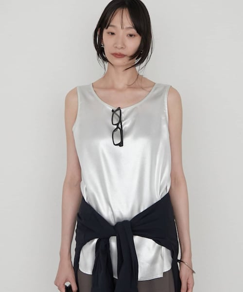 LOUNGEDRESS(ラウンジドレス)の「【earthy_/アーシー】シャイニータンク(タンクトップ・レディース・ゴールド/シルバー・F)」の2枚目の写真