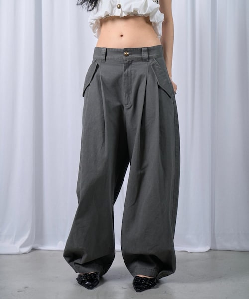 WHO'S WHO gallery(フーズフーギャラリー)の「【SixM】 BALLOON TWILL PT(パンツ・レディース・チャコールグレー/アイボリー・F)」の1枚目の写真