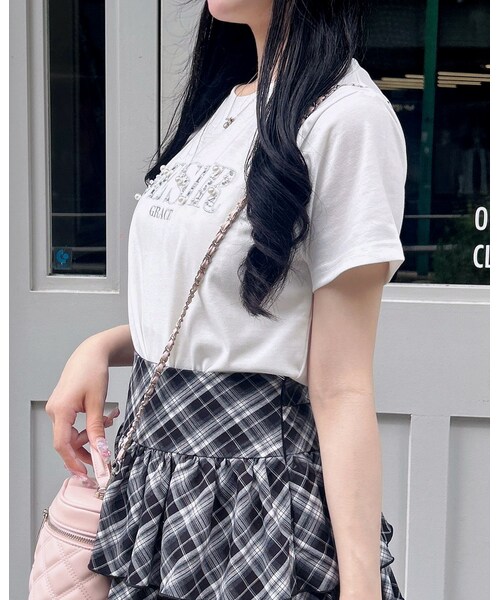 INGNI(イング)の「ビジューロゴ刺繍Tシャツ(トップス・レディース・オフホワイト/クロ/ライトピンク・M)」の3枚目の写真