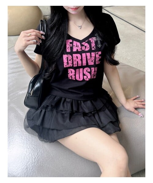 INGNI(イング)の「【WEB限定カラーあり】Vネックラインストーンクロス付ロゴTシャツ(トップス・レディース・オフホワイト/クロ/クロ/オフホワイト/クロ/ピンク/メイサイ・M)」の13枚目の写真