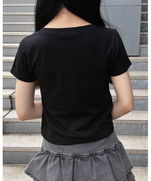INGNI(イング)の「【WEB限定カラーあり】Vネックラインストーンクロス付ロゴTシャツ(トップス・レディース・オフホワイト/クロ/クロ/オフホワイト/クロ/ピンク/メイサイ・M)」の5枚目の写真