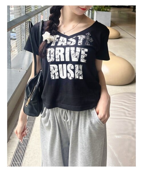 INGNI(イング)の「【WEB限定カラーあり】Vネックラインストーンクロス付ロゴTシャツ(トップス・レディース・オフホワイト/クロ/クロ/オフホワイト/クロ/ピンク/メイサイ・M)」の12枚目の写真
