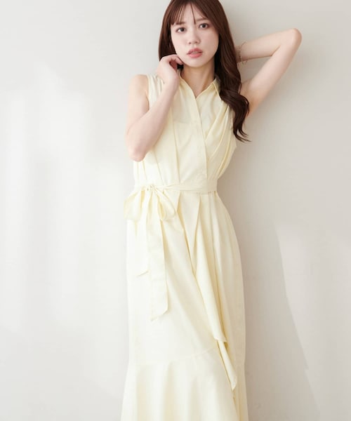 natural couture(ナチュラルクチュール)の「アシンメトリーヘムシャツワンピース(シャツワンピース・レディース・ブラック/ネイビー/イエロー/ブルー・FREE)」の4枚目の写真
