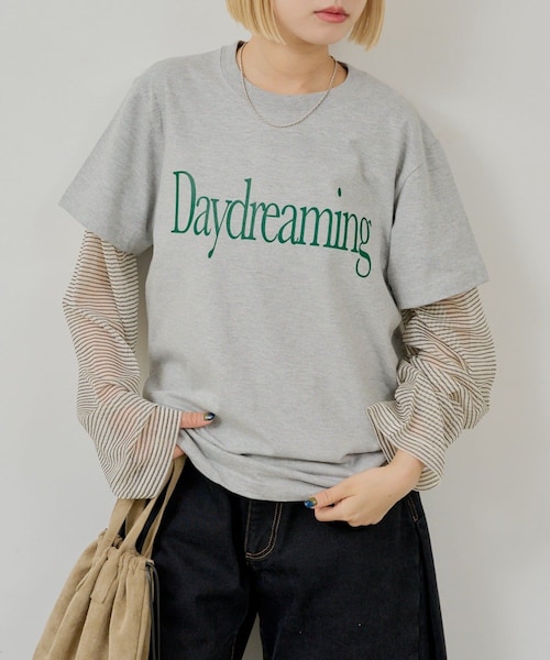 Kastane(カスタネ)の「【WHIMSIC/2サイズ展開】デイドリーミングシルクスクリーンプリントT(Tシャツ/カットソー・レディース・ブラック/ホワイト/グレー・1/2)」の3枚目の写真