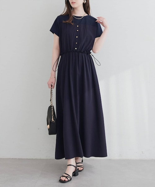 natural couture(ナチュラルクチュール)の「ナイロンドッキングワンピース(ワンピース・レディース・ブラック/ネイビー/オフホワイト・FREE)」の3枚目の写真
