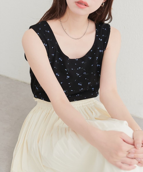 natural couture(ナチュラルクチュール)の「前後2WAY柄タンクトップ(タンクトップ・レディース・オフホワイト/ブラック/チャコールグレー・FREE)」の2枚目の写真