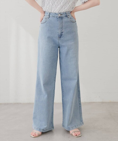 natural couture(ナチュラルクチュール)の「ゆるストレートストレッチセルフカットデニムパンツ(パンツ・レディース・サックスブルー/ブルー・L)」の1枚目の写真