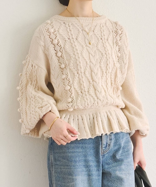 BEARDSLEY(ビアズリー)の「ペプラムケーブルニット(ニット/セーター・レディース・ブラック/ベージュ・F)」の2枚目の写真