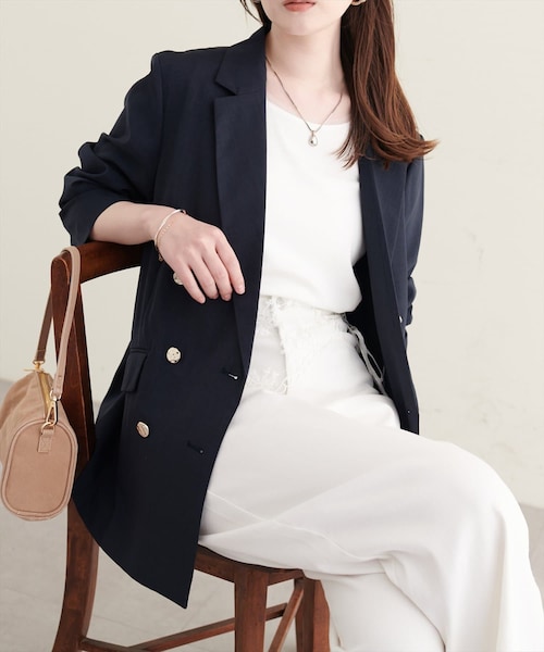 natural couture(ナチュラルクチュール)の「【sherbet line】UV接触冷感 金釦べこべこテーラージャケット(テーラードジャケット・レディース・ブラウン/ネイビー/ライトベージュ/ライトグレー・FREE)」の4枚目の写真