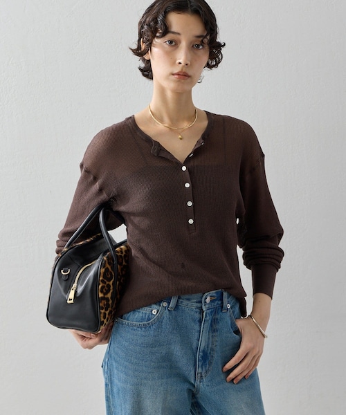 GALLARDAGALANTE（ガリャルダガランテ）の「シアーワッフル2WAYロンTee（Tシャツ/カットソー・レディース・オフホワイト/ブラウン・F）」の2枚目の写真