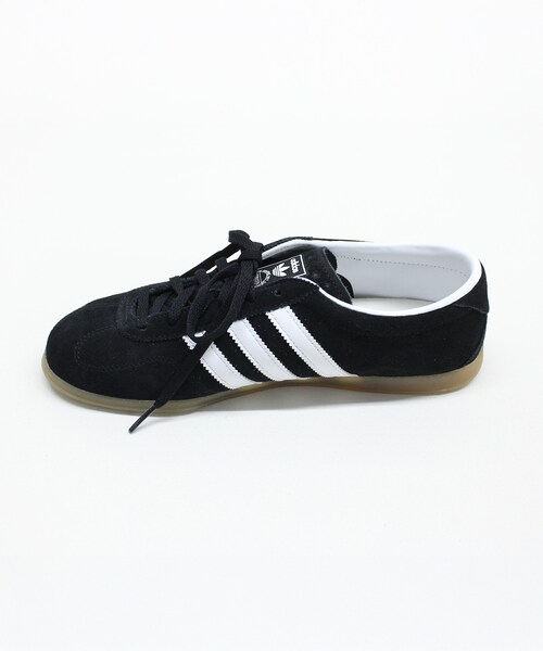 RNA(アールエヌエー)の「E5271 adidas GAZELLE LO PRO W(シューズ・レディース・ブラック/マルーン)」の3枚目の写真