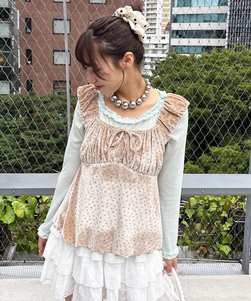 CIAOPANIC(チャオパニック)の「(ドット柄/花柄)ショルダーギャザーベロアビスチェ(Tシャツ/カットソー・レディース・オレンジ/ブラック/ベージュ/レッド/レッドその他1/ブラックその他1・ONE)」の4枚目の写真