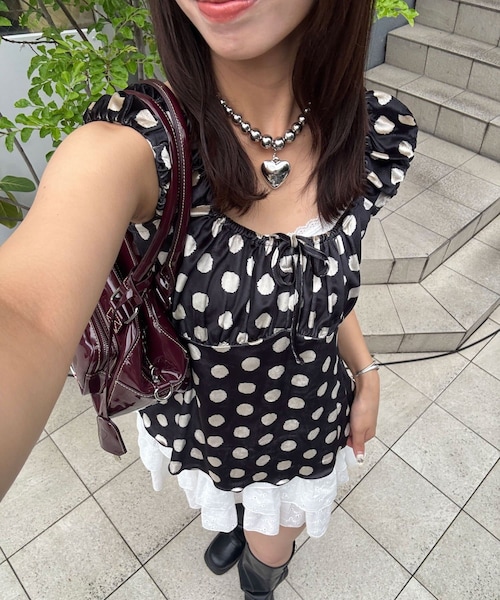 CIAOPANIC(チャオパニック)の「(ドット柄/花柄)ショルダーギャザーベロアビスチェ(Tシャツ/カットソー・レディース・オレンジ/ブラック/ベージュ/レッド/レッドその他1/ブラックその他1・ONE)」の2枚目の写真