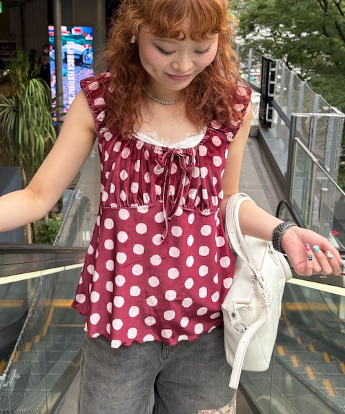 CIAOPANIC(チャオパニック)の「(ドット柄/花柄)ショルダーギャザーベロアビスチェ(Tシャツ/カットソー・レディース・オレンジ/ブラック/ベージュ/レッド/レッドその他1/ブラックその他1・ONE)」の5枚目の写真