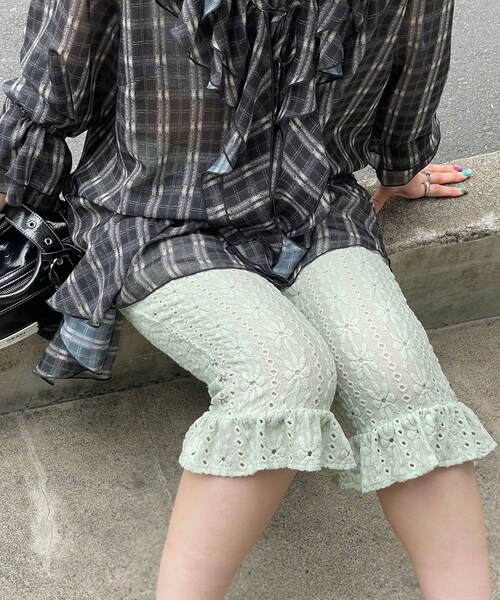 CIAOPANIC(チャオパニック)の「(2サイズ展開)ストレッチレースカプリパンツ/バイカー(パンツ・レディース・ミント/オフホワイト/ブラック・0/1)」の1枚目の写真