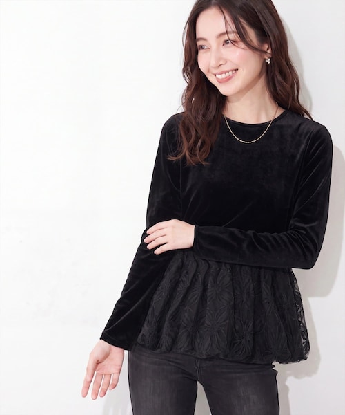 natural couture(ナチュラルクチュール)の「シアーベロア立体チュールペプラムTOPS(Tシャツ/カットソー・レディース・チャコールグレー/ブラック/グレイッシュベージュ/ブラウン/オフホワイト・FREE)」の3枚目の写真