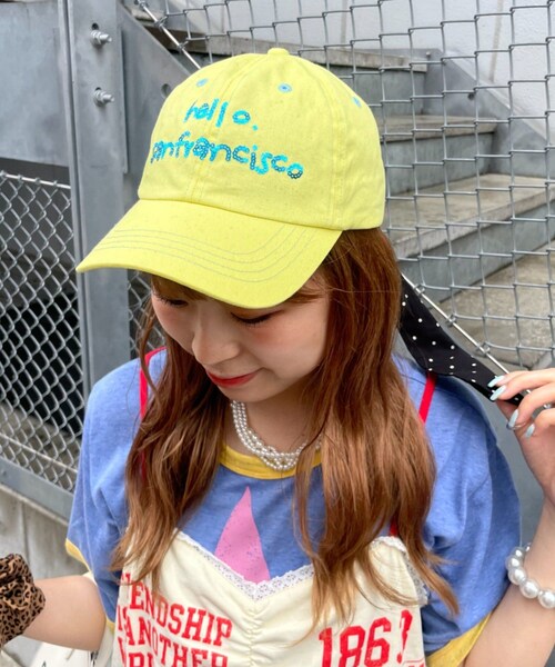 CIAOPANIC TYPY（チャオパニックティピー）の「【HELLO.SANFRANCISCO】スパンコールロゴリボンキャップ（キャップ・レディース・ネイビー/ピンク/イエロー・ONE）」の2枚目の写真