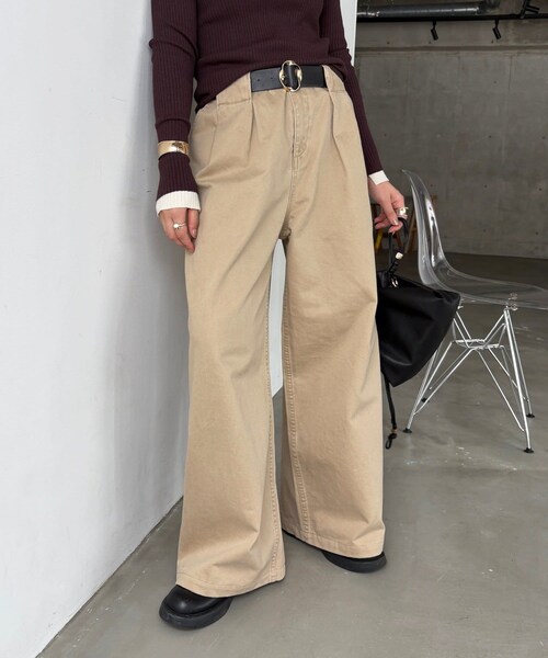 DouDou(ドゥドゥ)の「ベルト付タックチノパンツ(チノパンツ・レディース・ベージュ・38/36)」の1枚目の写真