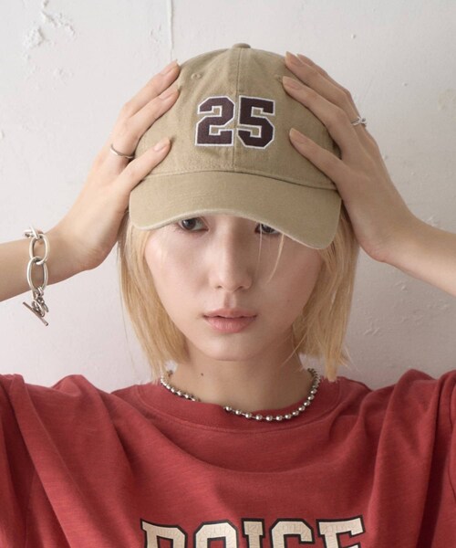 CIAOPANIC TYPY(チャオパニックティピー)の「25ナンバリングキャンパスキャップ(キャップ・レディース・ブラウン/ベージュ/ピンク/グリーン・ONE)」の2枚目の写真