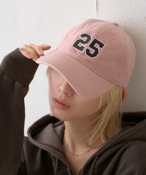 CIAOPANIC TYPY(チャオパニックティピー)の「25ナンバリングキャンパスキャップ(キャップ・レディース・ブラウン/ベージュ/ピンク/グリーン・ONE)」の4枚目の写真