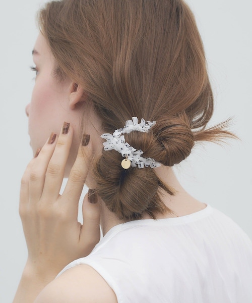 3coins(3coins)の「ループシフォンポニー(ヘアアクセサリー・レディース・アイボリー/その他/ブラック・FREE)」の3枚目の写真