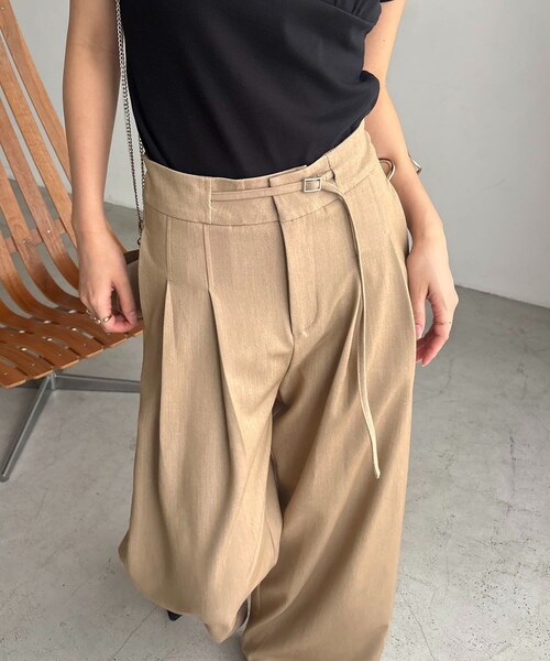 CAPRICIEUX LE'MAGE(カプリシューレマージュ)の「【低身長サイズあり】WタックベルトSETパンツ(スラックス・レディース・ブラウン/ベージュ/ブラック・PS(低身長)/38/36)」の3枚目の写真