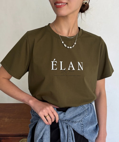 Chez toi(シェトワ)の「箔プリントロゴT(Tシャツ/カットソー・レディース・カーキ/オフホワイト/モカ/ブラック・F)」の1枚目の写真