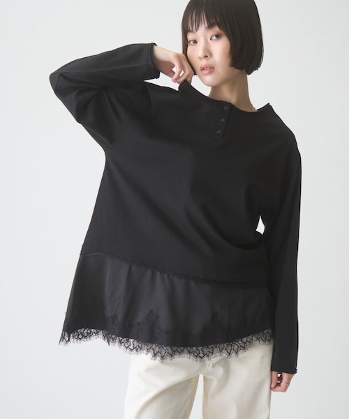 CIAOPANIC TYPY(チャオパニックティピー)の「∴【前後2WAY】ヘンリーネックサテンレースドッキングシアースラブTee(Tシャツ/カットソー・レディース・ブラック/オフホワイト/ブラウン・ONE)」の1枚目の写真