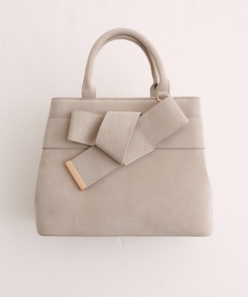 natural couture(ナチュラルクチュール)の「スエードリボンアイコンバッグ(ハンドバッグ・レディース・ブラウン/ベージュ/ボルドー/チャコールグレー・FREE)」の3枚目の写真