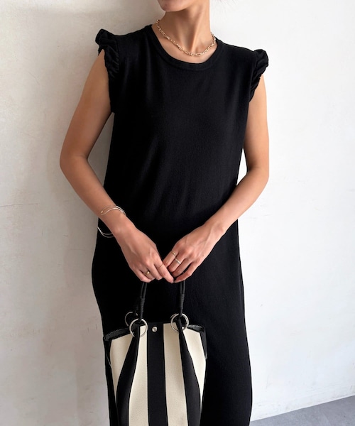 Chez toi(シェトワ)の「肩フリルニットワンピース(ワンピース・レディース・チャコールグレー/ブラック・F)」の2枚目の写真