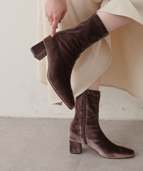 natural couture(ナチュラルクチュール)の「ベロアショートブーツ(ブーツ・レディース・モカ/ブラック/ブラウン・L/M)」の1枚目の写真
