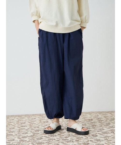 VICKY（ビッキー）の「撥水ナイロンドローコードパンツ（パンツ・レディース・ブラック/ネイビー/チャコールグレー・M）」の18枚目の写真