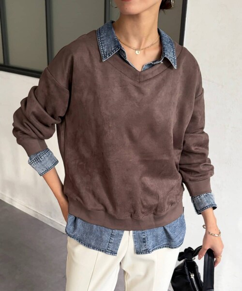 Chez toi(シェトワ)の「Vネックスエードプルオーバー(Tシャツ/カットソー・レディース・ブラック/ダークブラウン/アイボリー・F)」の3枚目の写真