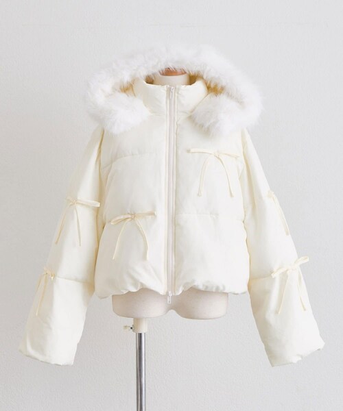 OLIVE des OLIVE(オリーブデオリーブ)の「Snow fur ショートエコダウン(ジャケット/アウター・レディース・アイボリー/オフホワイト/ピンク/ブラック・FREE)」の2枚目の写真